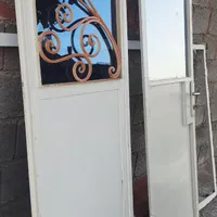 در دو لنگه در حد نو