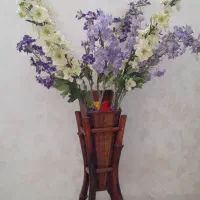 گلدان و گلهای زیباش