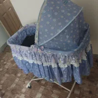 گهواره نوزاد نی نی لای لای کنار مادر