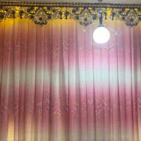 پرده با کتیبه و لامپ و زیر پرده