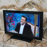 تلوزیون ال سی دی همراه با وسایل مربوطه