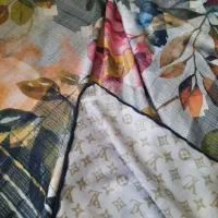 چادر مشکی و روسری|لباس|ری, دیلمان|دیوار