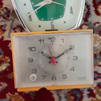دوتا ساعت زنگی قدیمی