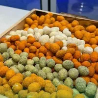 کار در کارخانه بادام زمینی