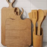 دو تخته چوبی و سرویس ملاقه چوبی