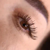 انجام خدمات و آموزش اکستنشن مژه