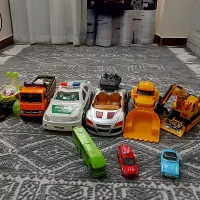 ماشین های اسباب بازی همگی سالم بدون شکستگی