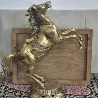 پرداخت کار وارد جهت تزیینات برنجی لوستر نیازمندیم