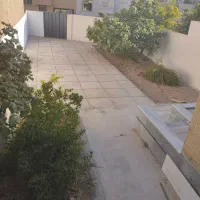 خانه دوطبقه ویلایی با حیاط بزرک