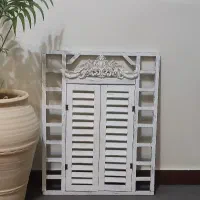 قاب پنجره‌ی چوب روس پتینه کاری