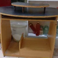 2میز یکی میز کامپیوتر.میز اداری