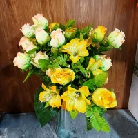 گل مصنوعی همراه گلدان شیشه ای