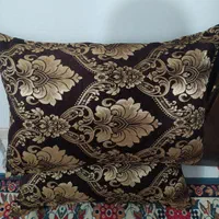 صندلی و متکا بزرگ