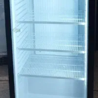 یخچال تک درب فریزر تک درب مقداری قفسه دستگاه قهوه