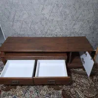 سلام میز تلویزیون بسیار تمیز در حد نو چوب نرات