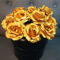سبد گل رز طلایی روکش طلا
