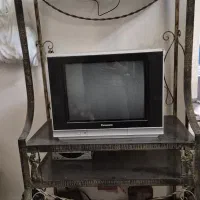 سلام دوعدد زیر تلویزیون