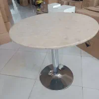 دو عدد میز نهار خوری دو نفره .