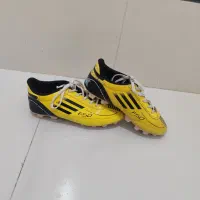 کفش چمن  فقد دو پا خورده