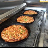 دو نیروی خانم یا آقا وسط کار وخدماتی