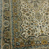 فرش ماشینی کناری زمینه کرمی وخاکستری سالم وظریف|فرش|شیراز, فرهنگ شهر|دیوار