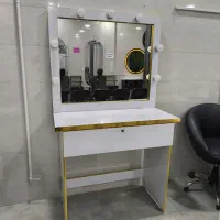 صندلی تخت شو و میز اینه|آرایشگاه و سالنهای زیبایی|بروجرد, |دیوار