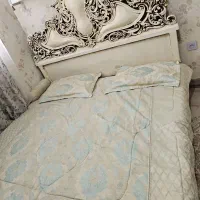 تخت۲نفره تمیز با عسلی و آیینه و دراور
