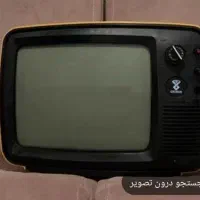 تلویزیون سیاه سفید رنگ زرد در حد تر تمیز و سالم