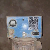 ترانس برق قدیمی|ماشین‌آلات صنعتی|بوژگان, |دیوار