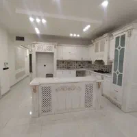 190متر/تک‌واحدی/با‌دوتا‌پارکینگ/حاشیه‌خیابان40متری