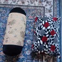 نه تا رو‌بالش چهارگوش هشت تالوله ایی