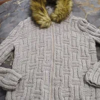 ژاکت کلاهدار دستبافت