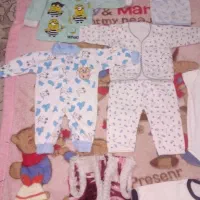 لباس نوزادی|کفش و لباس بچه|صحنه, |دیوار