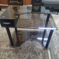 میز کامپیوتر شیشه ای