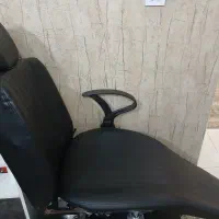 صندلی طرح برقی تتو واصلاح زیر دستی ناخن