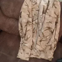 یک مقدار لباس هست ویک دست لباس سربازی سایز۴۲