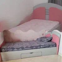 سه تکه تخت وکمدومیز آرایش برند آپادانا|تخت و سرویس خواب|یزد, |دیوار