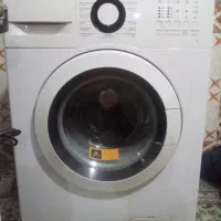 ماشین لباسشویی ۷ کیلو صحیح و سالم داخل کارتون هست