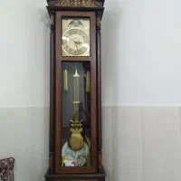 ساعت کنار خونه ایی