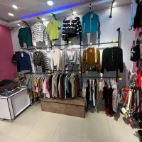 فروش یکجا تعداد ۱۸۰ تکه لباس زنانه فوری