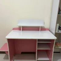 کتابخانه ومیز تحریر