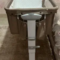 تخت کنار مادر