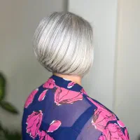 مدل برای کوتاهی در سالن زیبایی مجلل