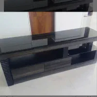 میز تلوزیون بسیار شیک و تمیز