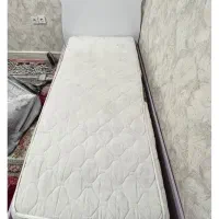 تخت کودک یا نوجوان همراه با تشک طبی در حد نو|تخت و سرویس خواب|چابهار, |دیوار