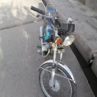 یک دستگاه موتور سیکلت مدل 89