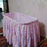تخت کنار مادر / گهواره نوزاد دخترانه، تمیز و سالم