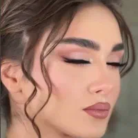 جذب نیرو میکاپ و شیدینگ لب  و مژه در سالن زیبایی