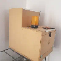 شاه طوطی ماده با لانه بزرگ شاه طوطی