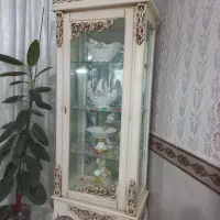 گنجه با ظروف داخل